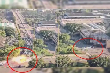 பிரேசில் சாலையில் பேருந்தின் மீது பாய்ந்த விமானம்: அதிர்ச்சியூட்டும் வீடியோ காட்சிகள்