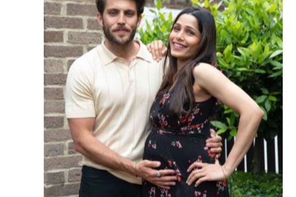 திருமணத்திற்கு முன்பே கர்ப்பமான 36 வயது நடிகை - அதிர்ச்சியடைந்த திரையுலகம்! | Slumdogmillinaire Film Heroine Pregnant Photoviral