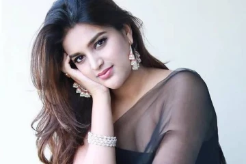 ஓவர் கிளாமரில் வாய்ப்பிளக்க வைத்த சிம்பு பட நடிகை!! வைரலாகும் வீடியோ..