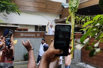 ஆங்கில புத்தாண்டையொட்டி ரஜினிகாந்த் கொடுத்த சர்ப்ரைஸ்! காத்திருந்த ரசிகர்களுக்கு கிடைத்த தரிசனம்