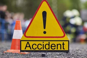 විදෙස් කාන්තාවන් ගමන්ගත් මෝටර් රථය අඩි 12ක ප්‍රපාතයකට පෙරළෙයි.