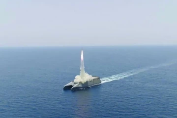 ஹோர்முஸ் நீரிணையில் பதற்றம்; ஏவுகணைகளால் ஈரான் பதிலடி