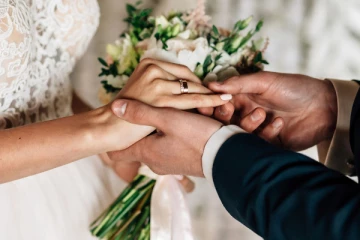 அரசின் முட்டாள்தனத்தால் திருமண சுதந்திரம் பாதிப்பு! - கரு காட்டம்