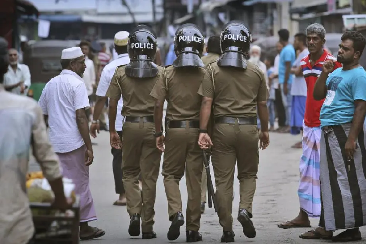 தமிழர் பகுதியில் முகம் சிதைவடைந்த நிலையில் மீட்கப்பட்ட ஆணின் சடலம் | Man S Body Found With In Tamil Area