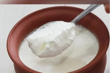 தயிருடன் இந்த உணவுகளை சேர்த்து சாப்பிட்டால் என்ன நடக்கும் தெரியுமா? அவசியம் தெரிந்து கொள்ளுங்கள்!