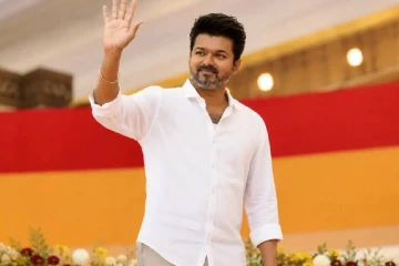 ஆண்டவன் மீது ஆணை... திரைப்பட பாணியில் பதவியேற்ற முதலமைச்சர் விஜய்