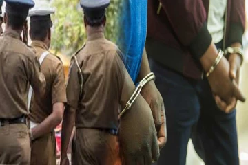 யாழில் கையடக்கத் தொலைபேசி திருட்டில் ஈடுபட்ட இருவர் கைது