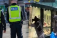 வடக்கு லண்டனில் நகைக்கடைக்குள் புகுந்த கொள்ளையர்களை ஓடஓட விரட்டிய ஊழியர்கள்!