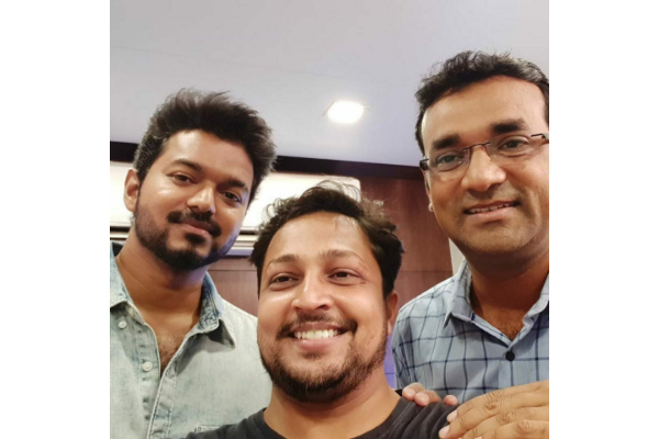 தளபதி விஜய்யின் அன்ஸீன் செல்பி புகைப்படம்! எப்போது எடுக்கப்பட்டது தெரியுமா? | Unseen Thala Pathy Vijay Selpi
