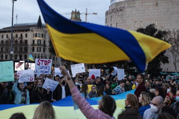 புடினுக்கு எதிராக வெளிநாடொன்றில் களமிறங்கிய மக்கள்! | Spain People Rally Against Russia President Putin