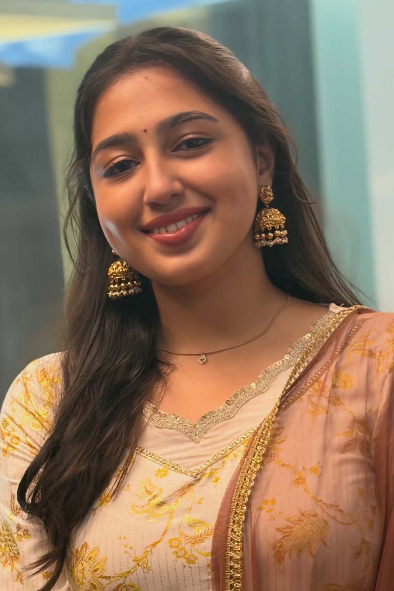 நடிகையாகும் தேவயானியின் மகள் பிரியங்கா.. வெளியிட்ட போட்டோஷுட்டைப் பாருங்க | Devayani Daughter Priyanka Photos Viral