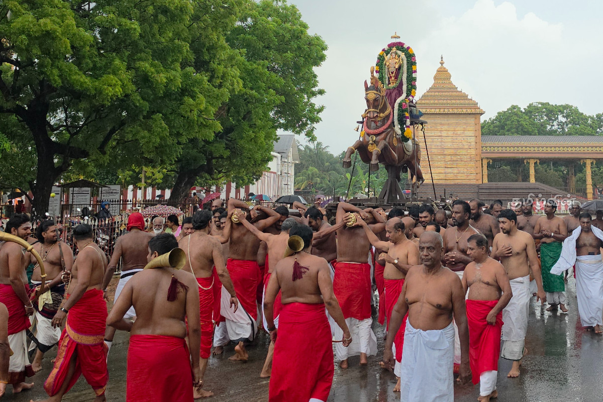 யாழில் விசேட ஆலயங்களில் பக்தர்கள் சூழ மானம்பூத் திருவிழா | Manampoo Festival At Special Temples In Jaffna யாழில் விசேட ஆலயங்களில் பக்தர்கள் சூழ மானம்பூத் திருவிழா | Manampoo Festival At Special Temples In Jaffna