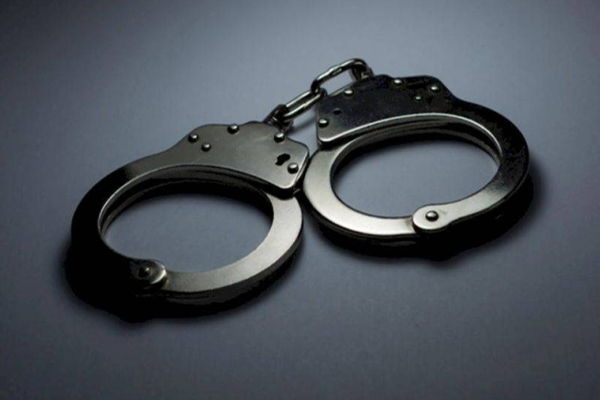 யாழில் பொலிஸார் வேடத்தில் கொள்ளையிட்டவர்கள் கைது | Two Theves Arrested In Jaffna