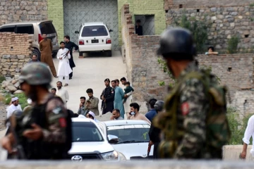 பயங்கரவாதிகள் நடத்திய தாக்குதலில் 10 பேர் பலி