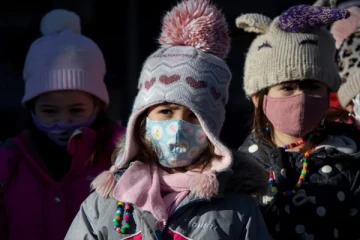 கனடாவில் மாஸ்க் அணியும் கட்டுப்பாட்டை மீண்டும் கொண்டு வர அழைப்பு