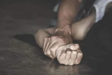 சிறுமிக்கு கூட்டு பாலியல் வன்கொடுமை... நாடகமாடிய தாயும், மகளும்-என்ன நடந்தது?