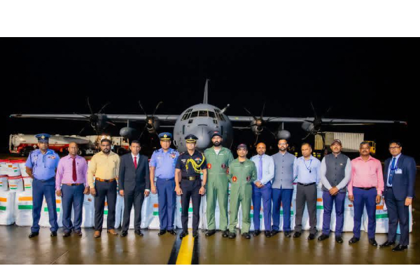ඉන්දීය ගුවන් හමුදාවෙන් ශ්‍රී ලංකාවේ අවතැන් ජනතාවට මානුෂීය ආධාර ටික මෙන්න | 12 Tons Of Indian Relief Reach Katunayake