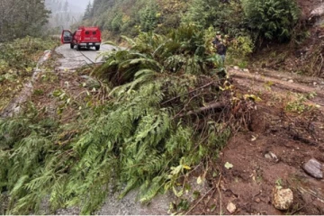 பிரிட்டிஷ் கொலம்பியாவில் சீரற்ற காலநிலையால் 3 பேர் உயிரிழப்பு!