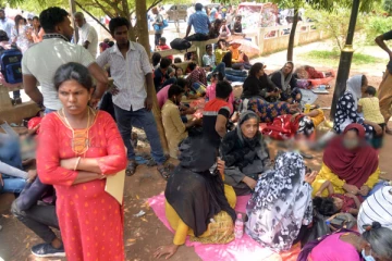 கடவுச்சீட்டு அலுவலகத்தில் ஏற்பட்டுள்ள பரபரப்பு: பல நாட்களாக குவிந்திருக்கும் மக்கள்