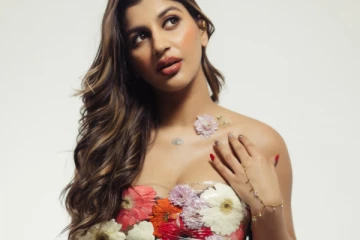 பிளாஸ்டிக் கவரை மட்டும் உடலில் சுற்றி கவர்ச்சி போட்டோஷூட் நடத்திய யாஷிகா ஆனந்த்