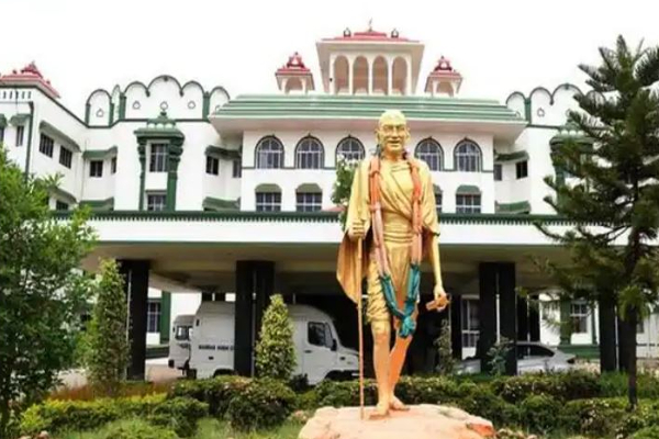 முடிதிருத்தும் நிலையத்திலும் சாதிய பாகுபாடா ? நீதிபதிகள் வேதனை - தமிழ்நாடு