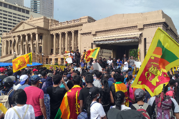 மீண்டும் சூடுபிடிக்க ஆரம்பித்துள்ள கொழும்பு போராட்டக்களம்! குவியும் மக்கள் | The Colombo Protest Has Started To Heat Up Again