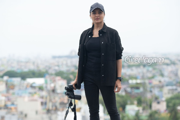 உடலை வில்லாக வளைத்த நடிகை மஞ்சு வாரியார்.. வியந்துபோன சாய் பல்லவி | Manju Warrier Workout Photo Stuns Everyone உடலை வில்லாக வளைத்த நடிகை மஞ்சு வாரியார்.. வியந்துபோன சாய் பல்லவி | Manju Warrier Workout Photo Stuns Everyone