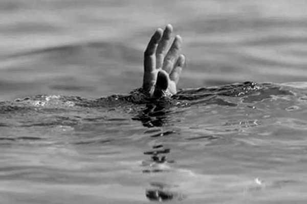 நீராடச் சென்ற பெண் உட்பட்ட மூவர் காணாமல் போயினர்! | Three Including Mother And Son Reported Missing