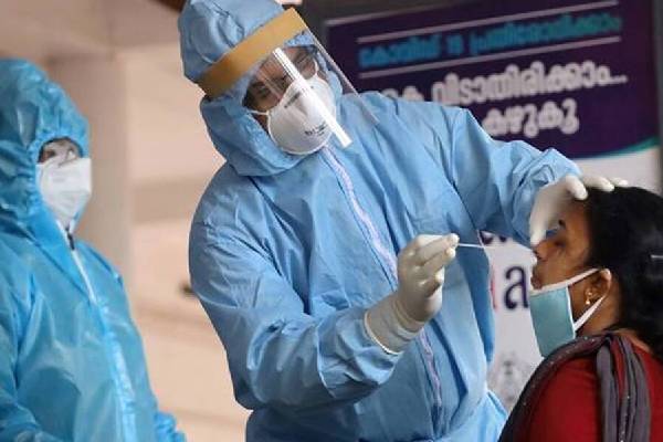 அதிகரிக்கும் கொரோனா : முகக் கவசம் அணிவதை கட்டாயமக்கிய அரசு | Kerala Makes Masks Mandatory In Public Places