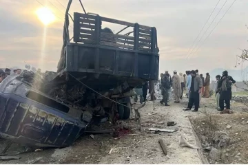 பாகிஸ்தானில் பயங்கரவாத தாக்குதல் : 5 பொலிஸ் உத்தியோகத்தர்கள் பலி