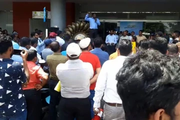 රජයට එරෙහිව විදුලි බල මණ්ඩලය නැගිටියි. (VIDEO)