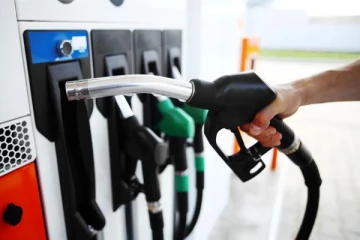 கனடாவில் கார்பன் வரியின் எதிரொலி; எரிபொருள் விலை அதிகரிக்கலாம்!