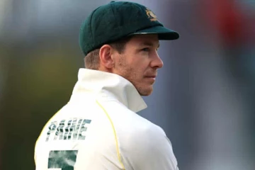 රහස් ප්‍රදේශයේ ඡායාරූප තරුණියකට යැවු සුපිරි ක්‍රිකට් ක්‍රිඩකයා .....