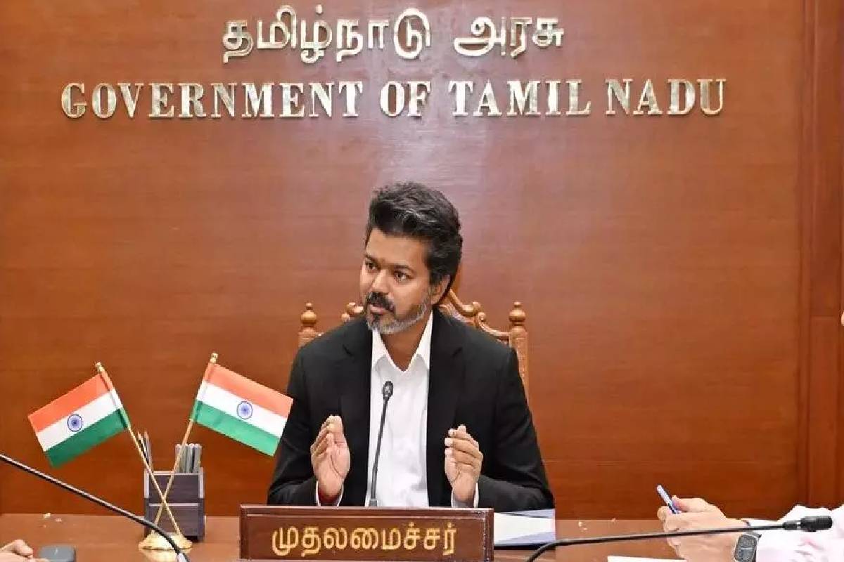 கருப்பு கோட் சூட்டில் நெற்றியில் கருப்பு பொட்டு! விஜய்யின் Dresscode secret தெரியுமா? | Tamil Nadu Cm Vijay Dress Code Black Pottu Secret