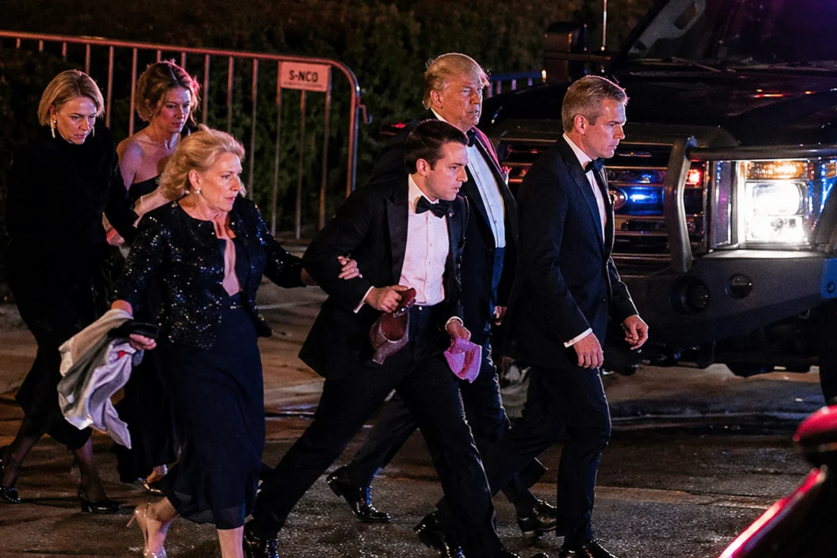 ட்ரம்ப் பங்கேற்ற நிகழ்வில் சம்பவம் செய்த நபர் ; துப்பாக்கிச்சூட்டால் அதிர்ந்த வெள்ளை மாளிகை | Gun Fire In White House Usa