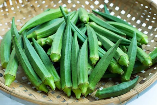 காரமான வெண்டக்காய் புளி குழம்பு - இதை போட்டு செய்து பாருங்க | Ladies Finger Kuzhambu Vendakkai Puli Kulambu