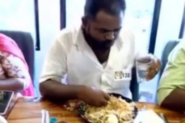 அரைமணி நேரத்தில் ஆறு பிரியாணி! மகனுக்காக சாப்பிடும் போட்டியில் மெகா பரிசை வென்ற தந்தை