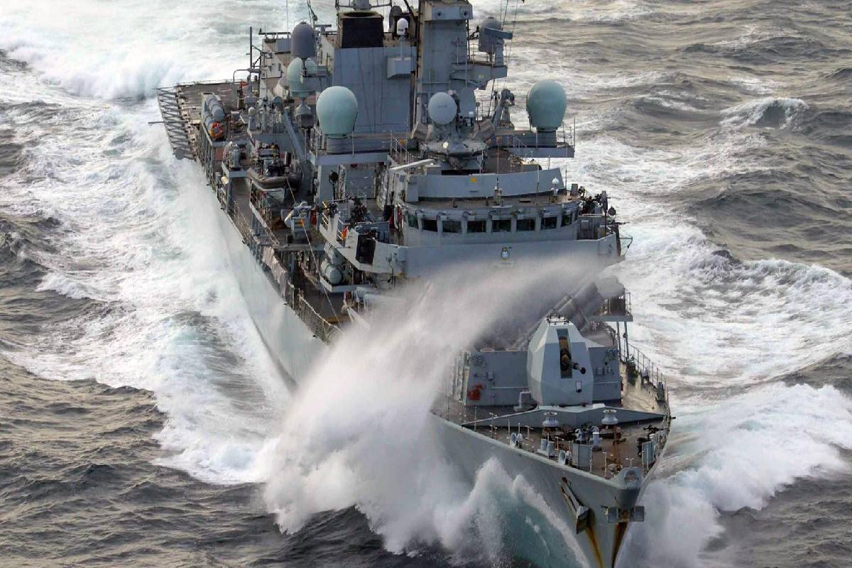 பிரித்தானியாவின் தேசிய பாதுகாப்பு அச்சம் ; ரஷ்ய நீர்மூழ்கிக் கப்பல்கள் கண்டறிவு | Britain National Security Fears Russian Submarines