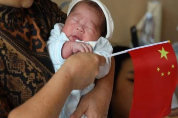 புதுமணத் தம்பதிகள் ஒரு வருடத்திற்குள் கர்ப்பமாக இருக்க வேண்டும்! சீனா அரசு