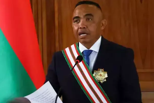 மடகஸ்கர் ஜனாதிபதியாக பதவியேற்ற இராணுவ தளபதி | Army Chief Sworn In As Madagascar President