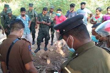 கிளிநொச்சியில் பெரும் சோகம்; தாயும் மகளும் சடலமாக மீட்பு