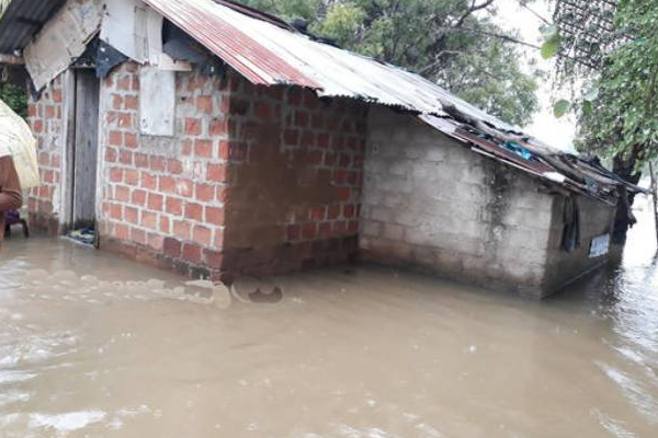 மூழ்கும் அபாயத்தில் திருகோணமலையில் பல பகுதிகள்! | Trincomalee Heavy Rain Flood Kinniya Drowning