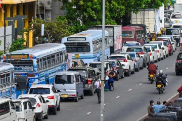 கொழும்பில் பேருந்தை திருடிய 15 வயது பாடசாலை மாணவர்கள்