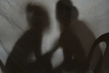 இயற்கைக்கு மாறான உறவு; மாமியாரும் கணவனுக்கு உடந்தை - கதறும் இளம்பெண்!