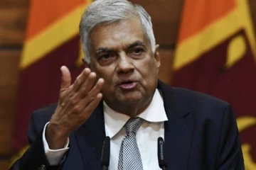අපි ඉපදෙන කාලේ හිටියේ ජපානය එක්ක…. දැන් ඉන්නේ ඇෆ්ගනිස්ථානය එක්ක….! එන්නත් ටික ගන්නවත් සල්ලි නෑ….! – රනිල්….