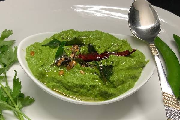 நாவூரும் சுவையில் கெட்டியான தேங்காய் சட்னி வேண்டுமா? | Coriander Coconut Chutney Recipe In Tamil