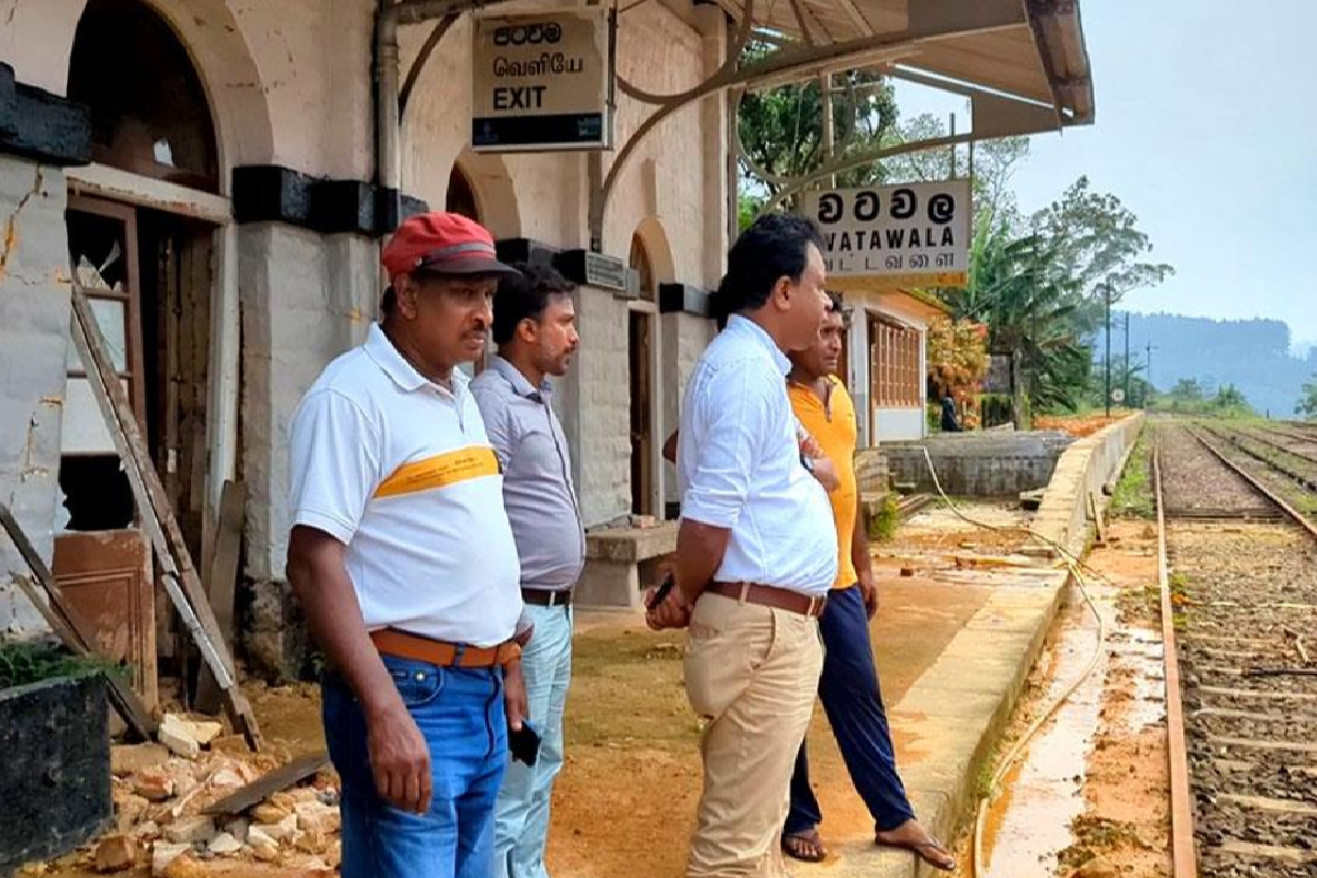 மண்சரிவினால் வட்டவளை ரயில் நிலையம் சேதம் | Watawala Railway Station Damaged By Landslide மண்சரிவினால் வட்டவளை ரயில் நிலையம் சேதம் | Watawala Railway Station Damaged By Landslide