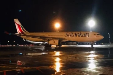 ஸ்ரீலங்கன் ஏர்லைன்ஸ் விமானத்திற்குள் ஊர்ந்து சென்ற எலி!