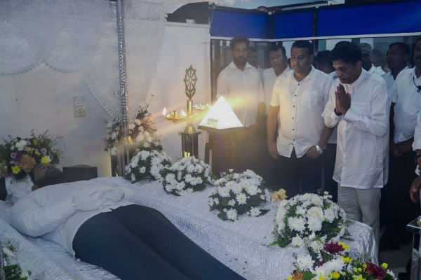 லசந்த விக்ரமசேகரவின் பூதவுடலுக்கு இறுதி அஞ்சலி செலுத்திய எதிர்க்கட்சித் தலைவர் | Statement By The Opposition Leader Sajith Weligama லசந்த விக்ரமசேகரவின் பூதவுடலுக்கு இறுதி அஞ்சலி செலுத்திய எதிர்க்கட்சித் தலைவர் | Statement By The Opposition Leader Sajith Weligama