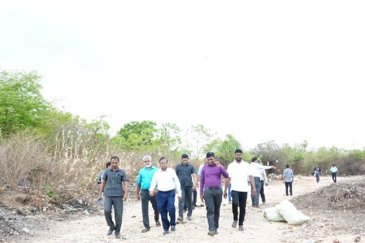 கீரிமலை குப்பை மேட்டு பகுதிக்கு நேரில் சென்ற வடக்கு ஆளுநர் தலைமையிலான குழு | Northern Governor Visit Keerimalai Garbage Dump கீரிமலை குப்பை மேட்டு பகுதிக்கு நேரில் சென்ற வடக்கு ஆளுநர் தலைமையிலான குழு | Northern Governor Visit Keerimalai Garbage Dump